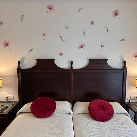 Hotel y Apartamentos La Lonja Cangas de Onis Bagian luar foto