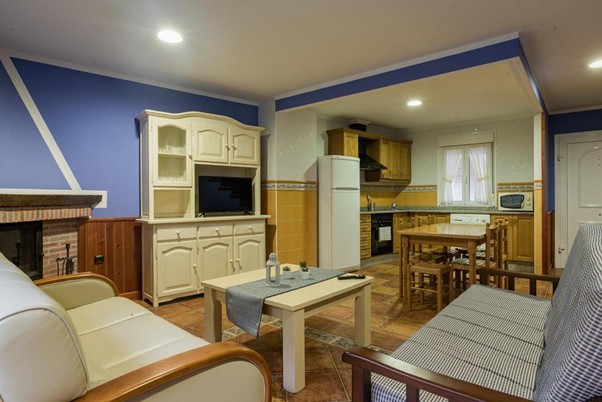 Hotel y Apartamentos La Lonja Cangas de Onis Bagian luar foto
