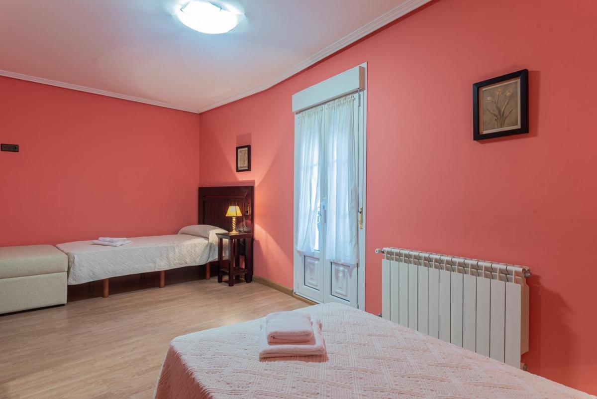 Hotel y Apartamentos La Lonja Cangas de Onis Bagian luar foto