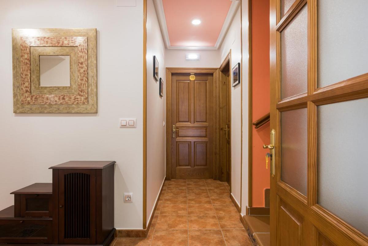 Hotel y Apartamentos La Lonja Cangas de Onis Bagian luar foto