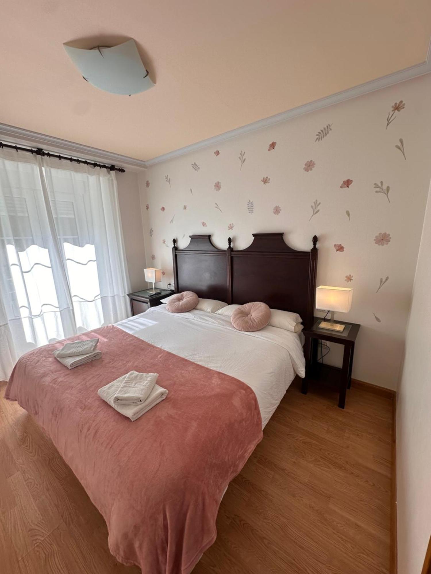 Hotel y Apartamentos La Lonja Cangas de Onis Bagian luar foto